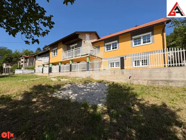 Kuća 300 m2 stamb. prostora sa garažom i 550 m2 okućnice - Zenica