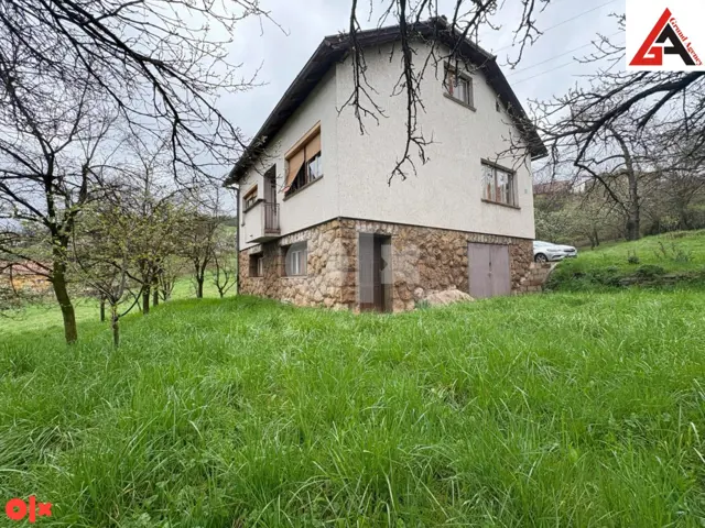 Kuća 200 m2 i okućnica 4786 + 7695 m2 - Zenica