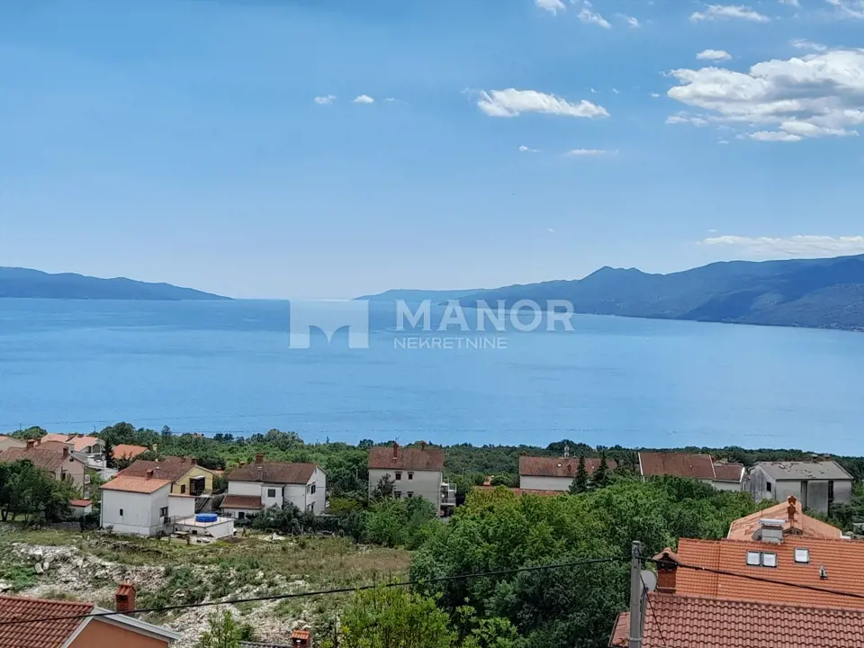RIJEKA, MARTINKOVAC - Pogled na more iz snova: Dvoetažni Stan na izvanrednoj lokaciji!