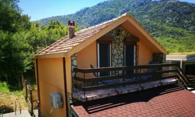 Uknjižena kuća 2km od mora,Đurmani (Sutomore-Čanj)